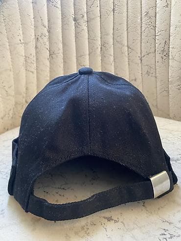 bas: Qara minimal dizaynlı kasket (beanie-cap üslubu) - Rəng: qara - — 3