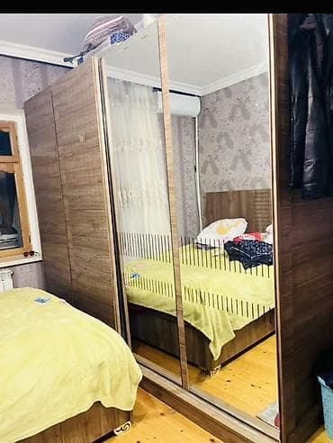 Yataq otağı üçün mebel dəsti Tərkib: - Sürgülü qapılı iri qarderob