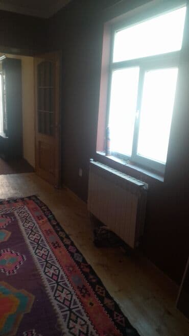 həzi aslanov kirayə evlər: 1 otaqlı mənzil – təsvir - Geniş yataq otağı: iri taxta qarderob — 5