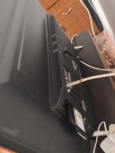 kontur: LED televizor, 32–40 düym arası ekran (təxmini). Nazik çərçivə — 2