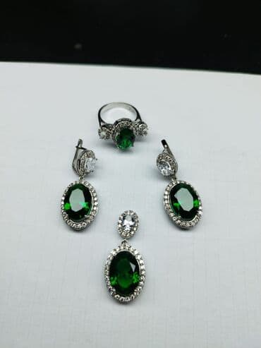 qas sirqalar: Sırğa, Ağ qızıl, 750 Əyar, Ünvandan götürmə — 2