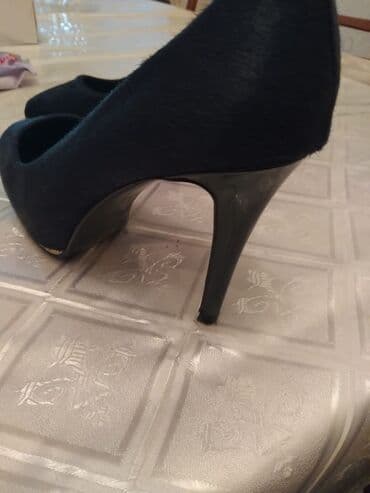 женские бежевые замшевые туфли: Туфли, Размер: 37, цвет - Черный, Б/у — 3