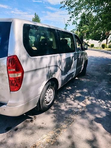 islenmis avtomobiller: Hyundai H-1 (Grand Starex): 2.5 l | 2009 il Mikroavtobus — 4
