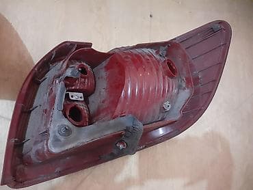 Kia Rio arxa stop kölgə verilmiş sağ yaxşı vəziyyətdədi solda cat var — 2