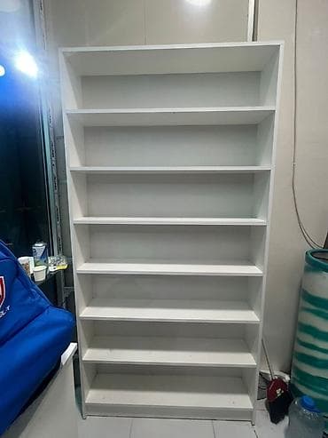 TECILI SATILIR QIYMET MINIMUM 300AZN. Ağ rəngdə mağaza/ofis