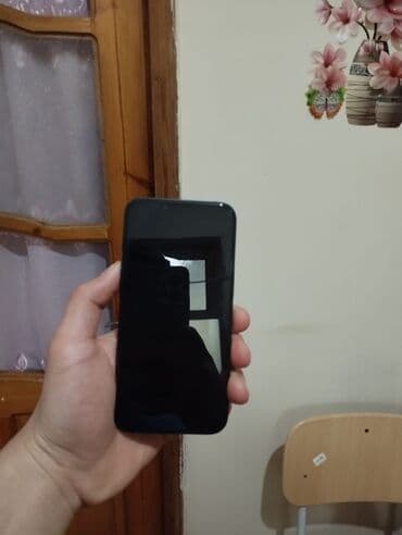 ayfon 13 kabro: IPhone 13, Midnight, Face ID — 3