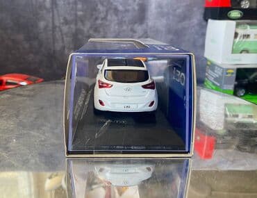 maşın modeli: Коллекционная модель Hyundai i30 5 door white 2012 Pino B&D Scale — 4