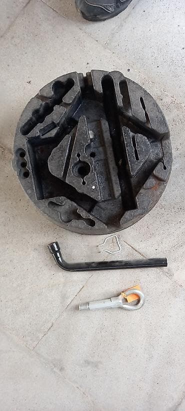 Ручные механические инструменты: Satılır: avtomobil ehtiyat təkər alət dəsti üçün orijinal (polistirol) — 2