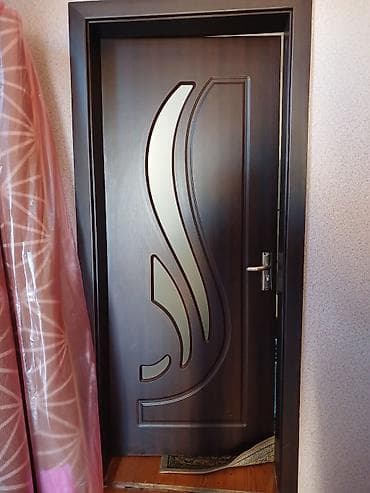sud separatoru: - Məhsul: Daxili otaq qapısı - Material: Ağac əsaslı (MDF/laminat — 3