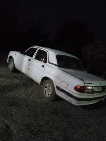 qadınlar ucun maşınlar: GAZ Volga sedan – klassik rus avtomobili - Kuzov: 4 qapılı sedan, ağ — 3