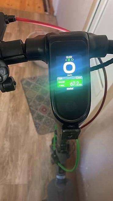 Elektrik nəqliyyatı: Ninebot elektrik skuter - Brend/model: Ninebot by Segway (gövdədə — 4