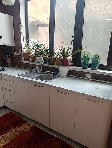 asperatorlar: Açıq rəngli L formalı mətbəx mebeli və quraşdırılmış avadanlıq - Ağ — 2