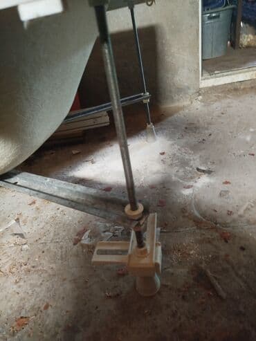 işlənmiş kombi radiatorları: Ağ rəngli, düzbucaqlı formalı vanna. Metal ayaqları və bərkitmə — 3