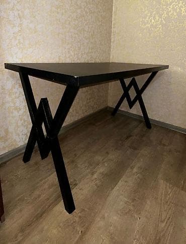 Digər mebel: Tecili masa satilir. olcu uzunluq 1.60. Qiymet 120 azn. Unvan Razin — 1