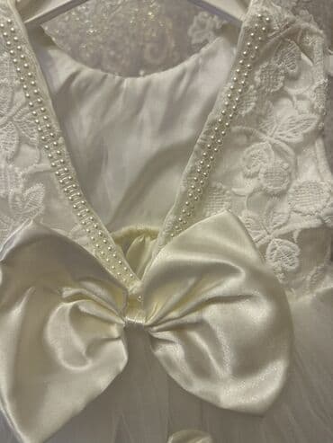 mini donlar: Ağ rəngli körpə/qız uşağı üçün ziyafət paltarı - Model: qolsuz — 2