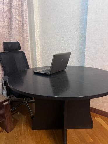 işçi masa: Konfrans zalı üçün, Yumru masa — 1