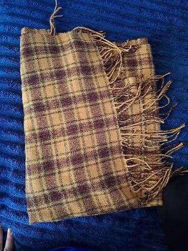 idman desdi: Qadın geyim dəsti – 1 cins gödəkçə + 3 şərf Cins gödəkçə: - Klassik — 2