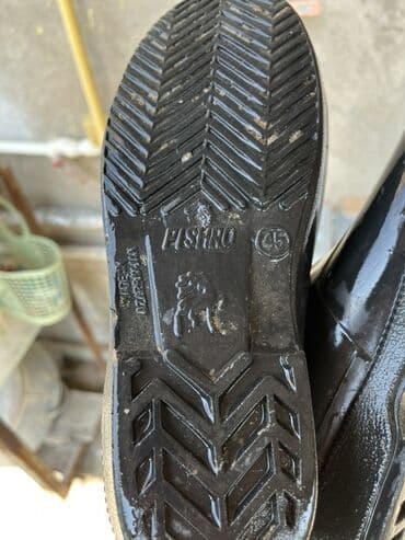 резиновые мужские ботинки: Qara rezin çəkmələr – 44 ölçü - Material: suya davamlı rezin - Rəng — 8