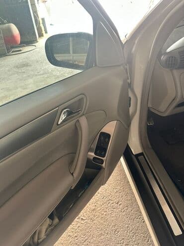 mercedes geyimleri: Mercedes-Benz C-Class: 2.3 l | 2005 il Sedan — 12