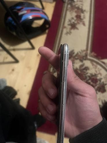 iphone 17 pro qiymet: IPhone X — 64 GB, gümüş rəng Xüsusiyyətlər: - Ekran: 5.8" Super — 3