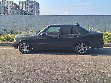 190 kredit: Mercedes-Benz 190 (W201): 2 l | 1992 il Sedan — 4