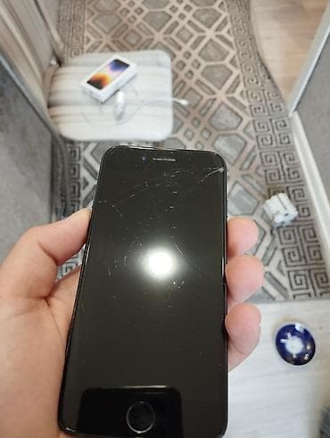 stacionar telefon: IPhone SE 2022, 128 GB, Qara, Qırıq — 9