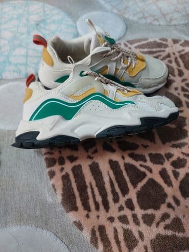 Krossovka – uniseks gündəlik/aktiv geyim üçün - Rənglər: krem-ağ