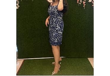 - Qadın geyimi: Dizə qədər, bədənə oturan don - Rəng və naxış: Göy — 2