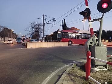 satıq evler: Suraxanı 3 otaqlı, 60 kv. m, Orta təmir — 3