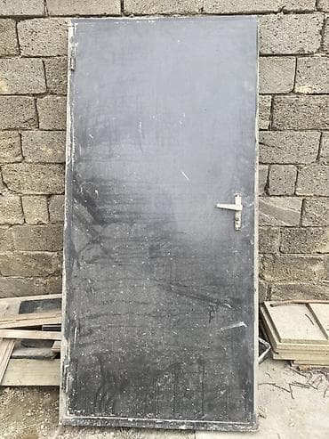 Metall qapı – sadə, möhkəm konstruksiya - Material: qalın metal