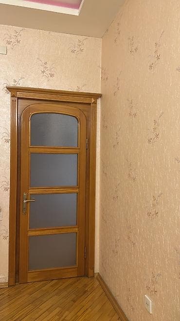 Taxta qapi ela veziyyetde,3 eded,1inin korpusunda problem var,ededi