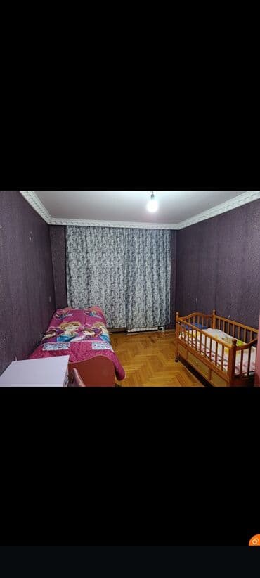 1 комнатная квартира студия: 5/5 mərtəbəli binada 5 otaqlı mənzil satılır.Super Təmirlidir. Real — 8