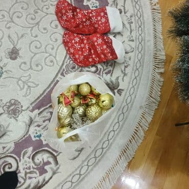 Yeni il ağacları: Digər yolka olduğu üçün satırıq. Ünvan Biləcəri. DSK yolu — 2