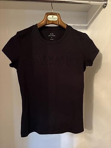 Qadın geyimləri dəsti – 4 ədəd 1) T‑şört, qara – Armani Exchange