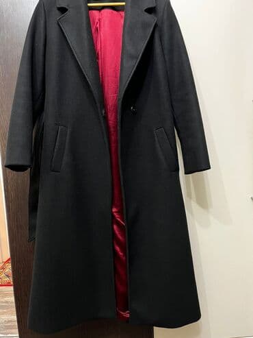 Qadın palto Ölçü 44 - Rəng: qara, kontrast qırmızı atlas astar -