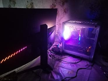 RGB işıqlanmaya malik oyun kompüteri və monitor dəsti 1080ti r5 3600 — 2