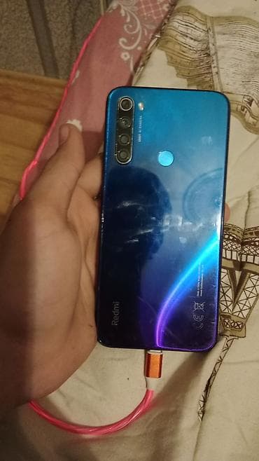 newtech kamera: Xiaomi Redmi (mavi rəng) - Ekran: damla-notçlu tam ekran. Şüşədə — 2