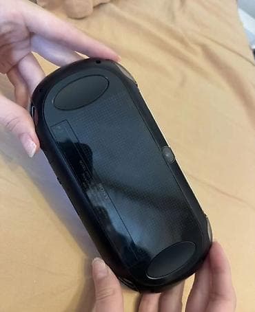 bluetooth qulaqciq: Sony PlayStation Vita (PS Vita) əl konsolu Xüsusiyyətlər: - Model — 2