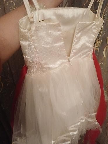 Uşaq geyimi və ayaqqabıları: Uşaq üçün zərif şənlik paltarı - Rəng: süd ağ və qırmızı aksentlər - — 1