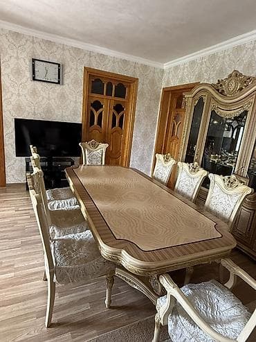 tek stullar: Klassik üslubda yemək otağı dəsti Tərkib: - Uzadılmış formalı iri — 5
