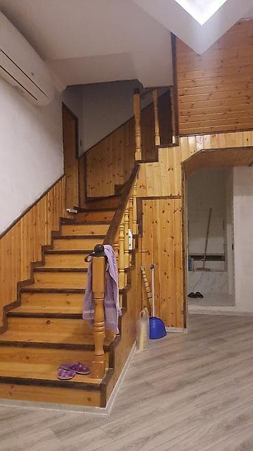 quba heyet evi: Satılır: 2 mərtəbəli fərdi yaşayış evi 6 otaq yuxarı mərtəbədədə — 5