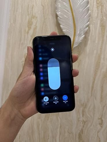 apple usb: IPhone 11, 128 GB, Qara, Face ID — 7