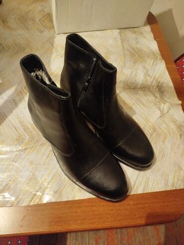 Toy paltarları və aksesuarları: Məhsul: Kişi qış çəkmələri 39 razmerdi tezedi istifade edilmeyib - — 1