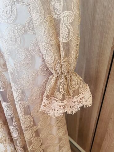 ziyafət donu: 1 dəfə geyinilib. Dizdən biraz aşağıda qalır (boy: 1,60 — 5