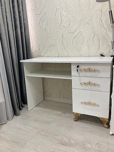 Ağ rəngli iş/kompüter masası/ əl masası - Klassik üslubda dizayn: üç