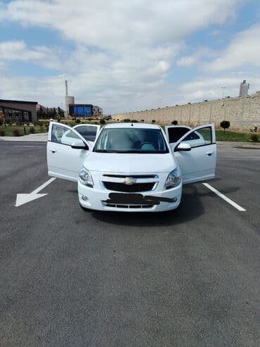 mersedes c 230: Ağ rəngdə Chevrolet Cobalt avtomobili. Salonda oturacaqlar üçün — 1