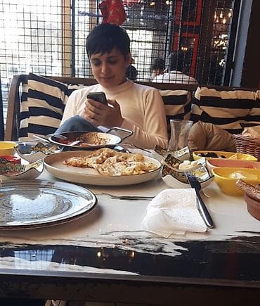 Çox cuzi qırıqı var.Amma bərpa etmək olar .Paltarqurutma asqısı – — 3