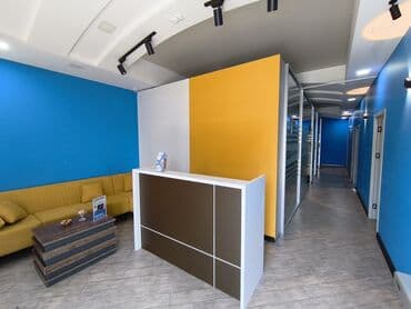 аренда офиса в бизнес центре баку: Ofis sahəsi – hazır təchizatlı - Girişdə resepsiyon zonası, yumşaq — 2