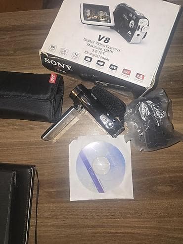 sony z ekran: Rəqəmsal videokamera – V8 (qutu üzərində “Sony” işarəsi) — 2