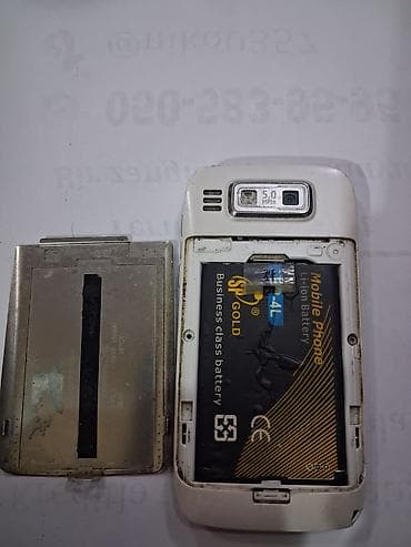 iphone mini 13: Nokia E72, rəng - Gümüşü, Düyməli — 3